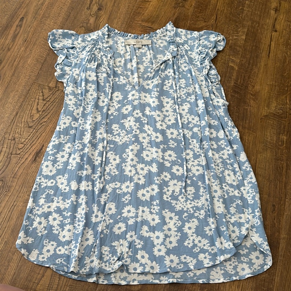 Loft split ruffled neckline blue floral sleeveless blouse loose Flowing Sz Small